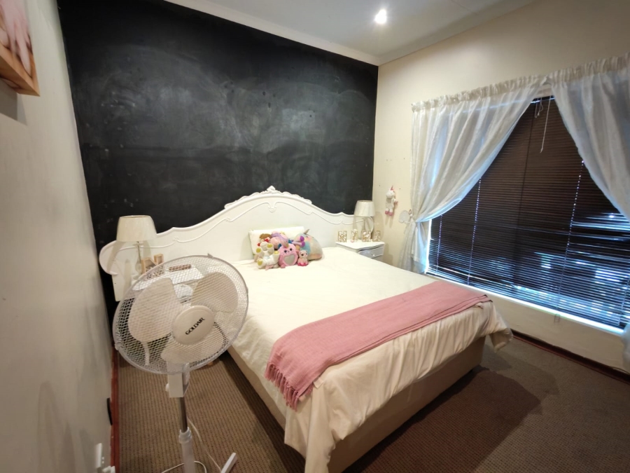 3 Bedroom Property for Sale in Safari Gardens North West